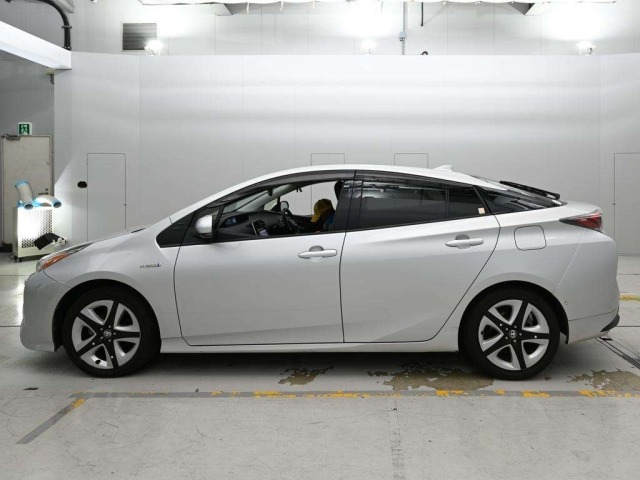 Toyota PRIUS 2017 8236506-4