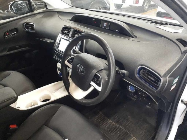 Toyota PRIUS 2017 8236506-9
