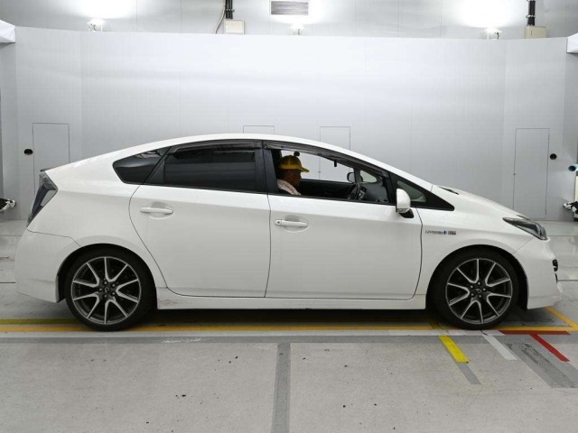 Toyota PRIUS 2015 8236508-3