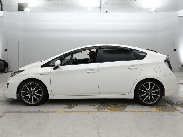 Toyota PRIUS 2015 8236508-4