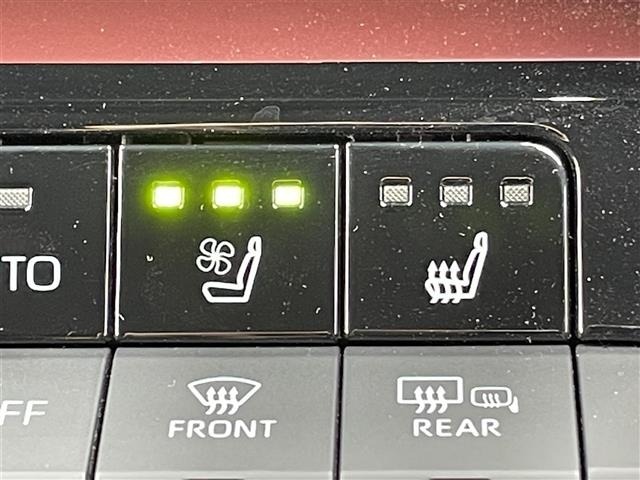 Toyota PRIUS 2024 8236815-19