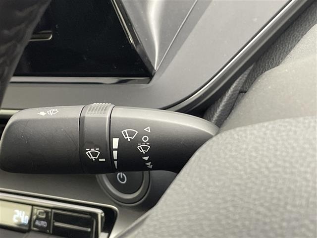 Toyota PRIUS 2023 8236832-7
