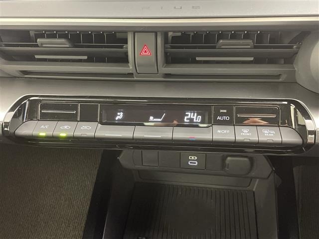Toyota PRIUS 2023 8236832-9