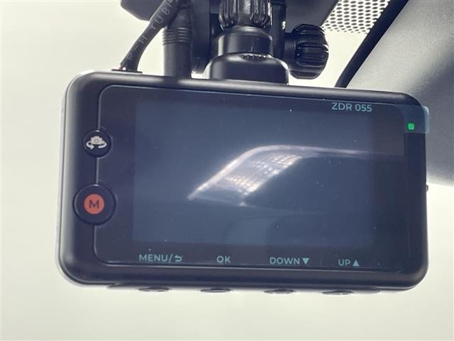 Toyota PRIUS 2024 8236847-19