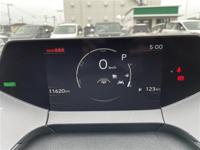 Toyota PRIUS 2024 8236848-22