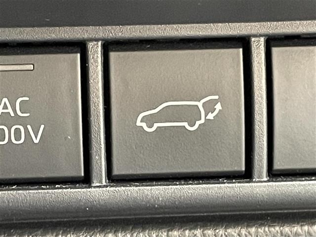 Toyota PRIUS 2024 8236848-3