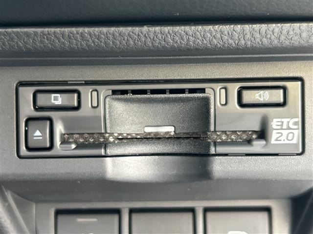 Toyota PRIUS 2024 8236856-11
