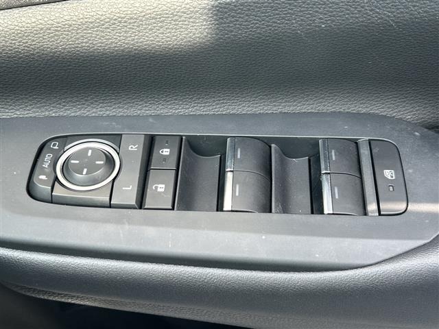 Toyota PRIUS 2024 8236856-12