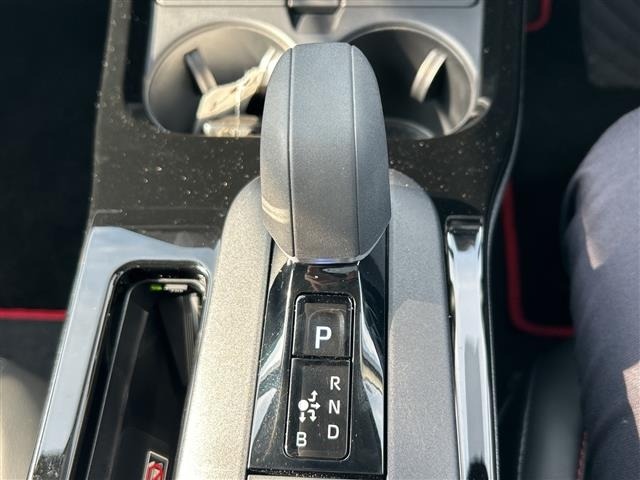Toyota PRIUS 2024 8236856-7