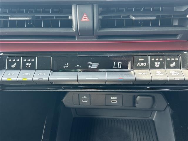 Toyota PRIUS 2024 8236856-8