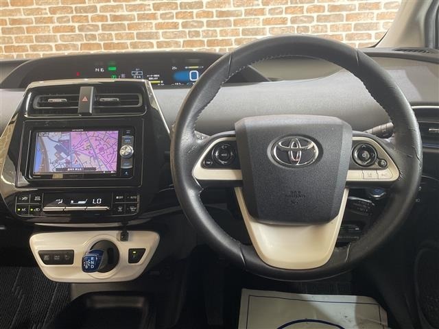 Toyota PRIUS 2016 8236858-13