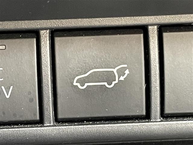 Toyota PRIUS 2023 8236859-19