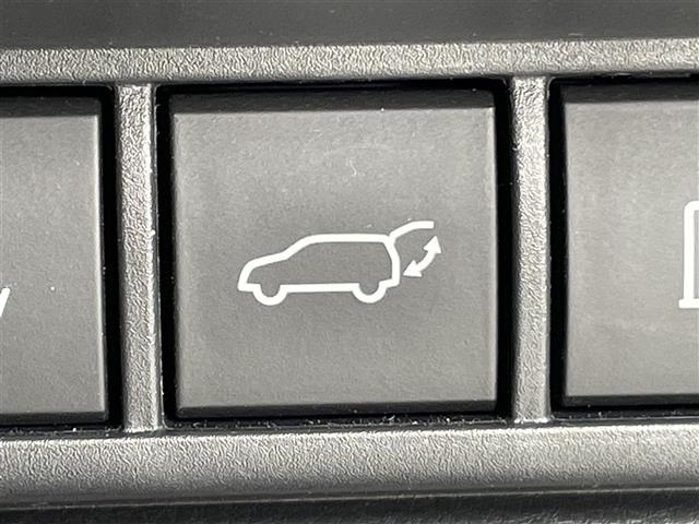 Toyota PRIUS 2025 8236862-21