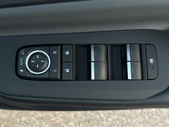 Toyota PRIUS 2025 8236869-9