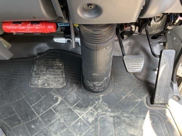 Mazda TITAN 2015 8215577-4