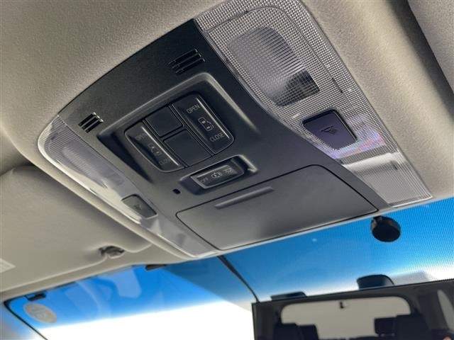 Toyota VELLFIRE 2017 8233382-2