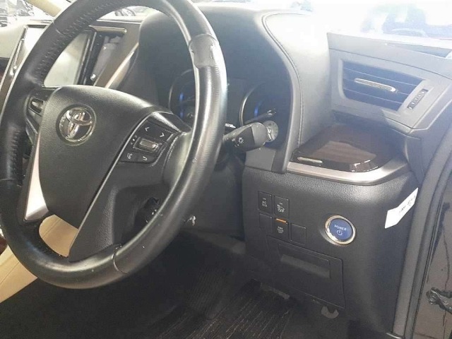 Toyota ALPHARD 2016 8246111-9