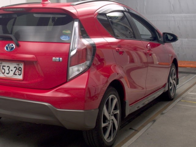 Toyota AQUA 2015 8236977-5