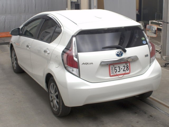 Toyota AQUA 2017 8236978-1