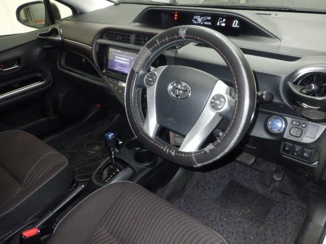 Toyota AQUA 2017 8236978-3