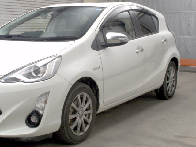 Toyota AQUA 2017 8236978-4