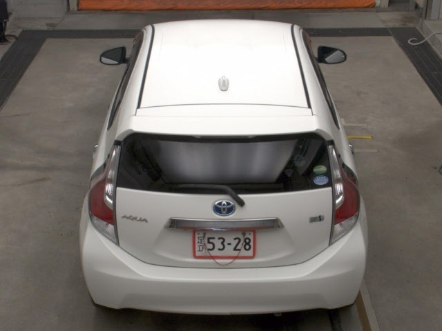 Toyota AQUA 2017 8236978-7