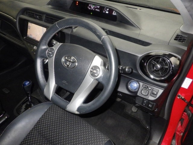 Toyota AQUA 2017 8236979-3