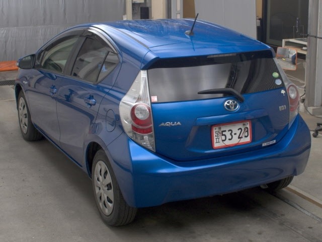 Toyota AQUA 2014 8236980-1