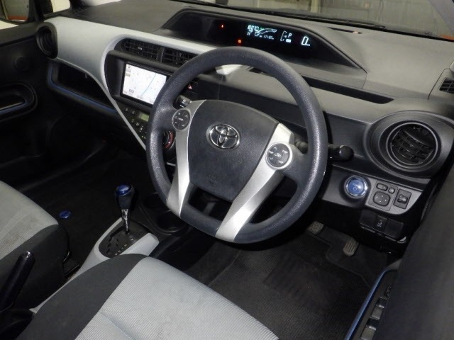 Toyota AQUA 2014 8236980-3