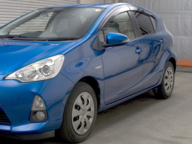 Toyota AQUA 2014 8236980-4
