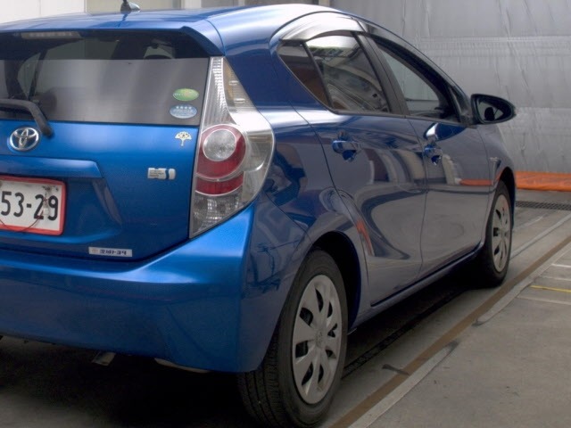 Toyota AQUA 2014 8236980-5