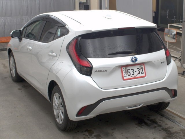 Toyota AQUA 2024 8236981-1