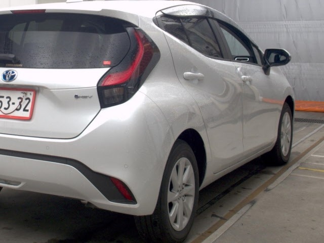 Toyota AQUA 2024 8236981-5