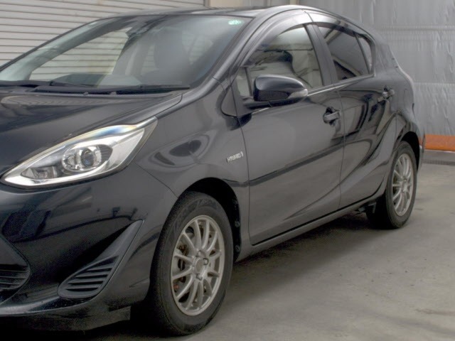 Toyota AQUA 2017 8236982-4