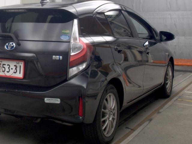 Toyota AQUA 2017 8236982-5