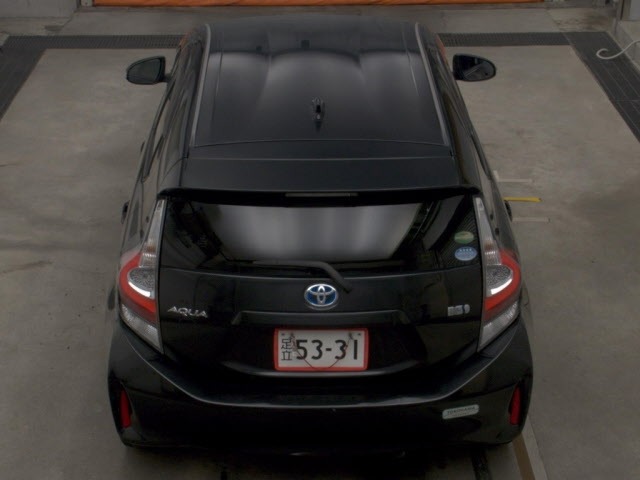 Toyota AQUA 2017 8236982-7