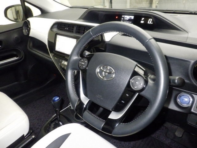 Toyota AQUA 2018 8236983-3