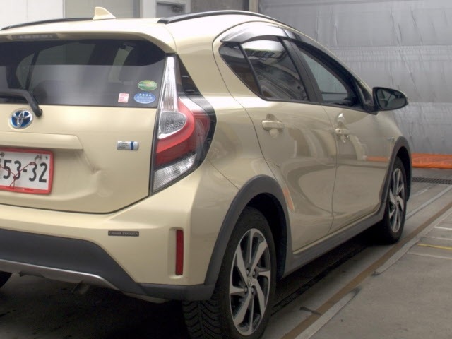 Toyota AQUA 2018 8236983-5