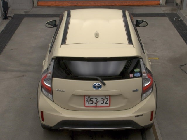 Toyota AQUA 2018 8236983-7