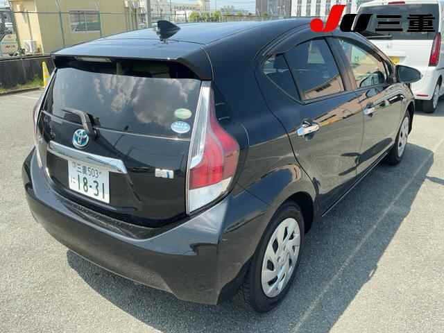 Toyota AQUA 2016 8236986-6