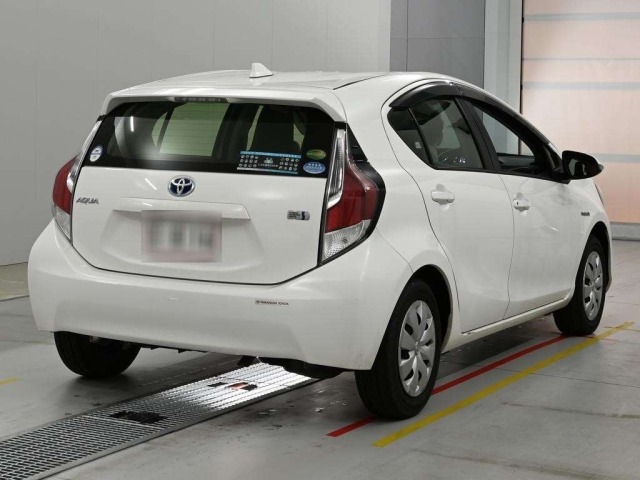 Toyota AQUA 2015 8236988-1