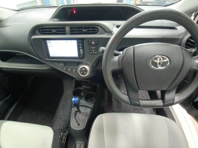 Toyota AQUA 2015 8236988-11