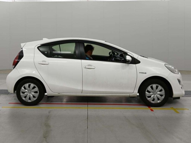 Toyota AQUA 2015 8236988-3