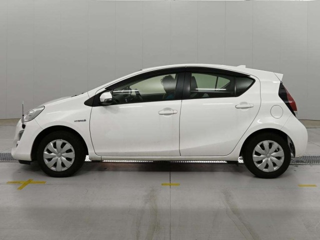 Toyota AQUA 2015 8236988-4