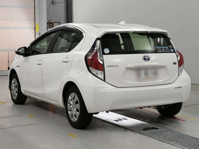 Toyota AQUA 2015 8236988-6
