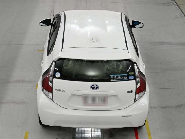 Toyota AQUA 2015 8236988-8
