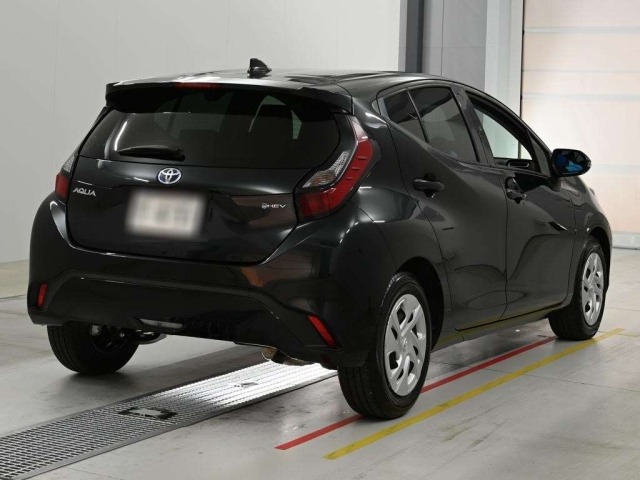 Toyota AQUA 2024 8236989-1