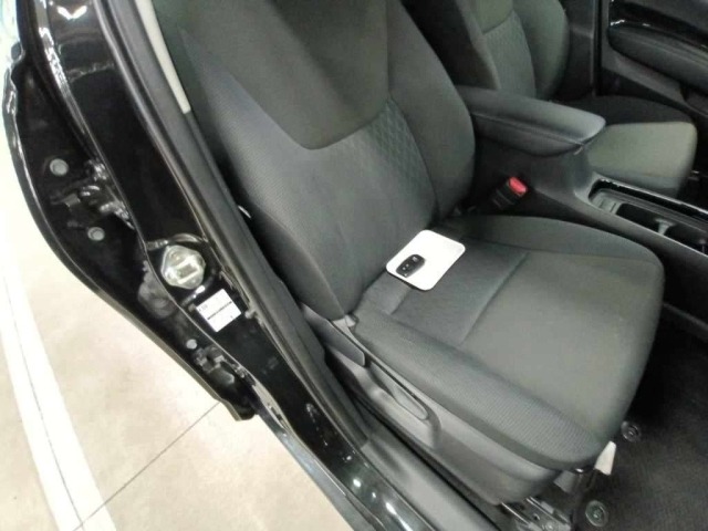 Toyota AQUA 2024 8236989-10