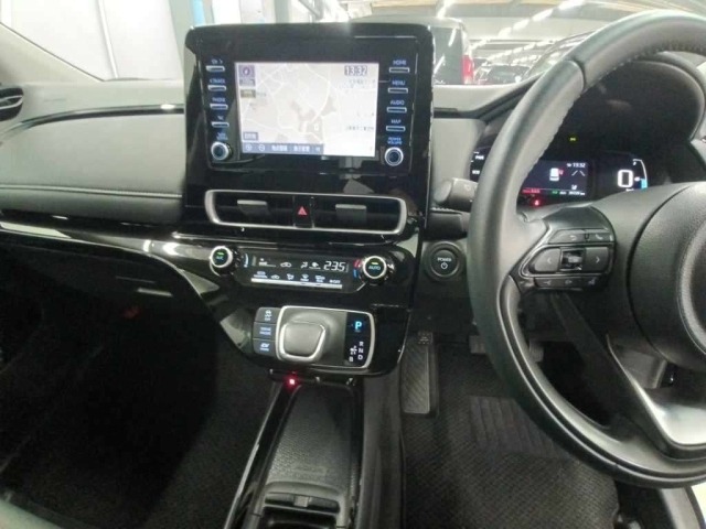 Toyota AQUA 2024 8236989-11