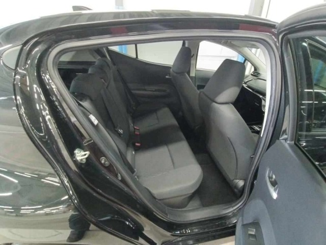 Toyota AQUA 2024 8236989-12